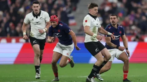 France inflict first autumn defeat on New Zealand