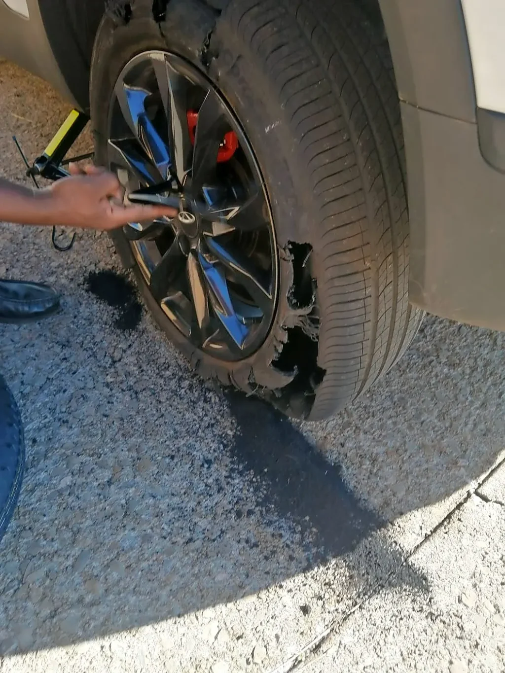 Be careful of spiking! Hotspot areas in Gauteng where streetlights are being stolen