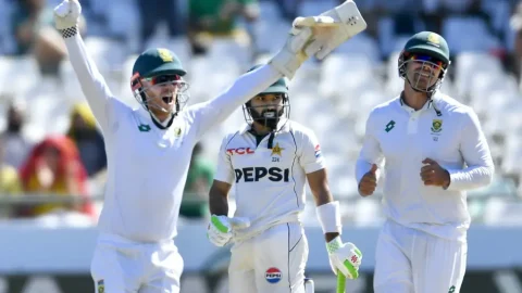 South Africa win Pakistan series to top Test table