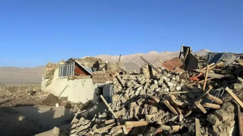 Tibet earthquake rescuers search for survivors in freezing temperatures