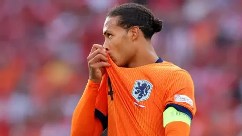 How 'another level' Van Dijk 'surprised' Reds boss Slot