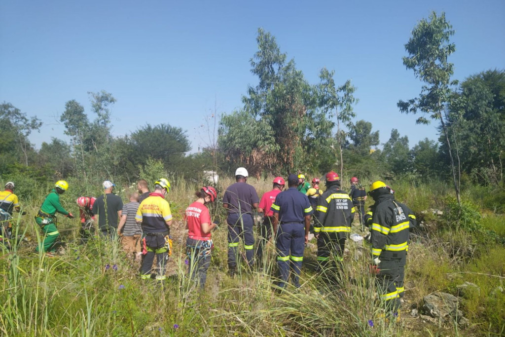 Operations to rescue trapped illegal miners in Roodepoort to continue [VIDEO]