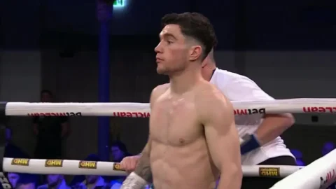 Cooney dies week after title fight defeat