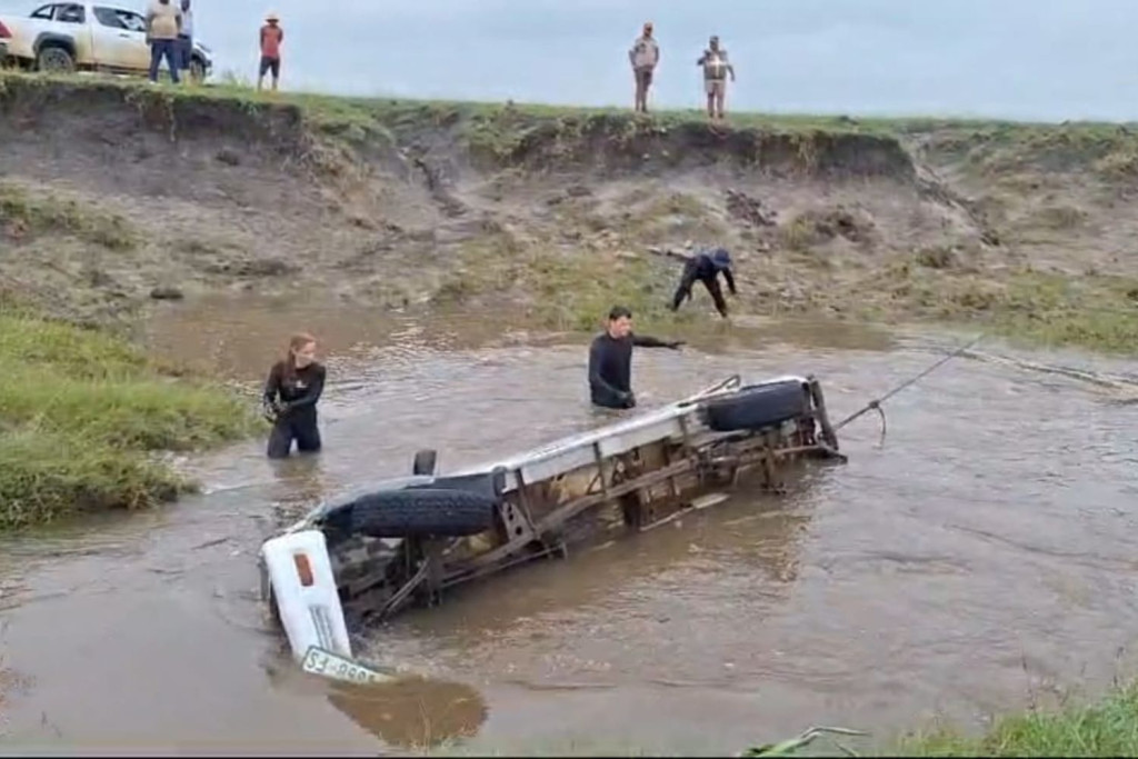 Eight bodies recovered from Free State stream after vehicle swept away